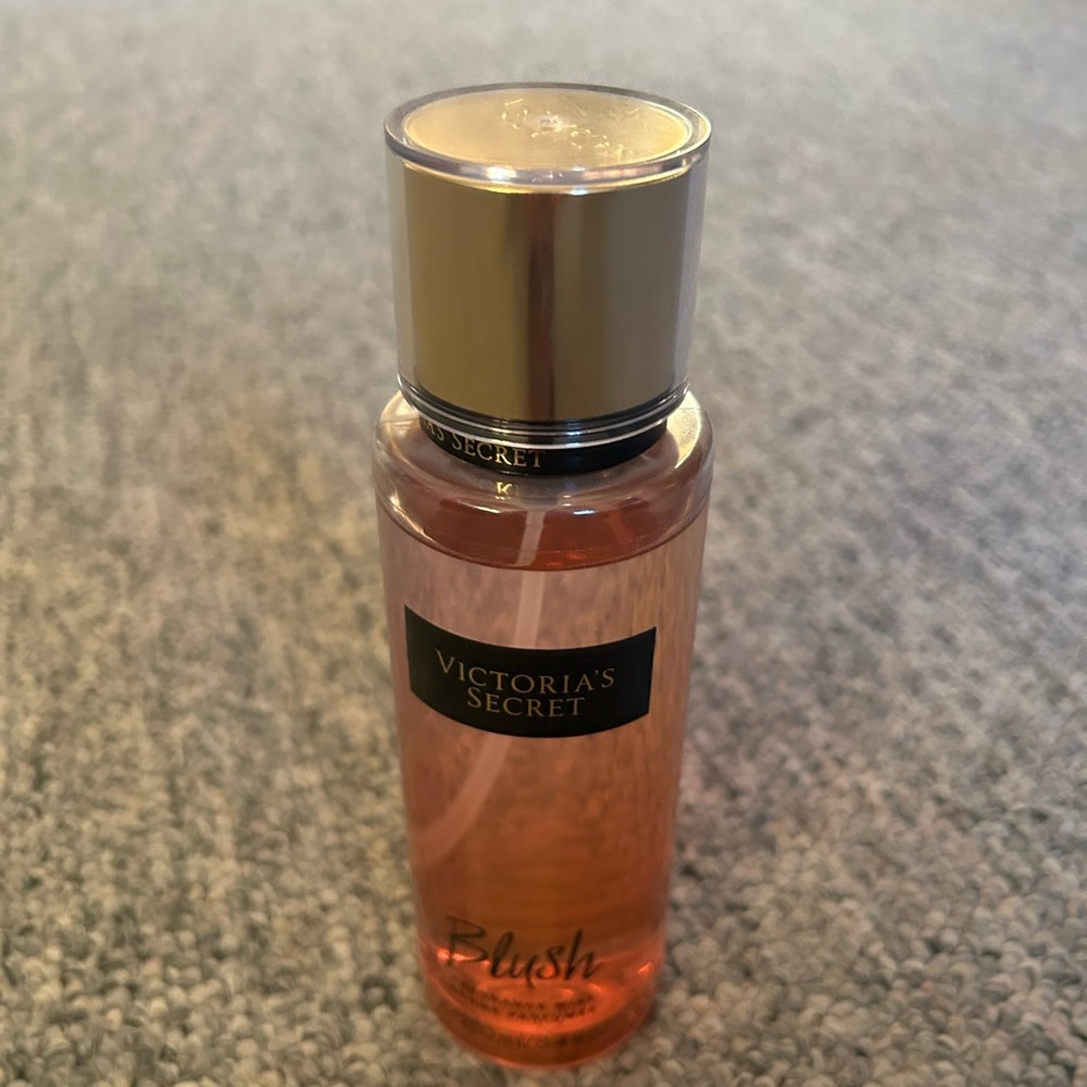Victoria secrets fragrance must blush
